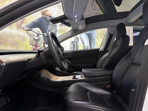 Tesla Model 3 - Afbeelding 23 van 27