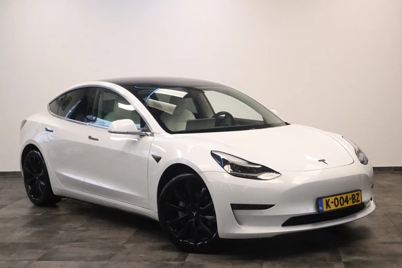 Tesla Model 3 - Afbeelding 1 van 18