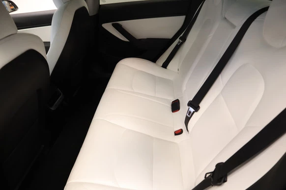 Tesla Model 3 - Afbeelding 16 van 18