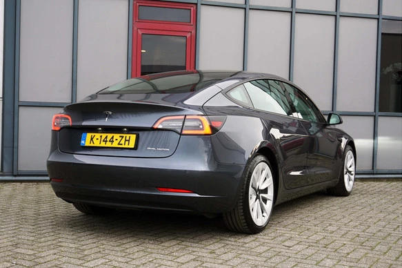 Tesla Model 3 - Afbeelding 2 van 30