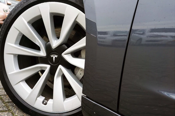 Tesla Model 3 - Afbeelding 21 van 30