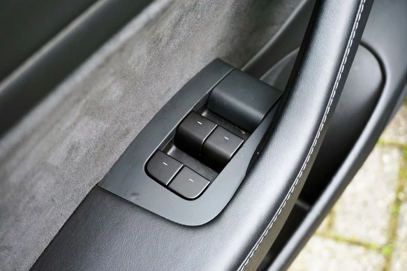 Tesla Model 3 - Afbeelding 25 van 30