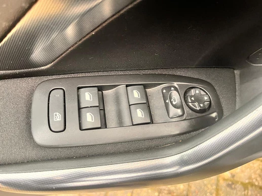 Peugeot 2008 - Afbeelding 8 van 30