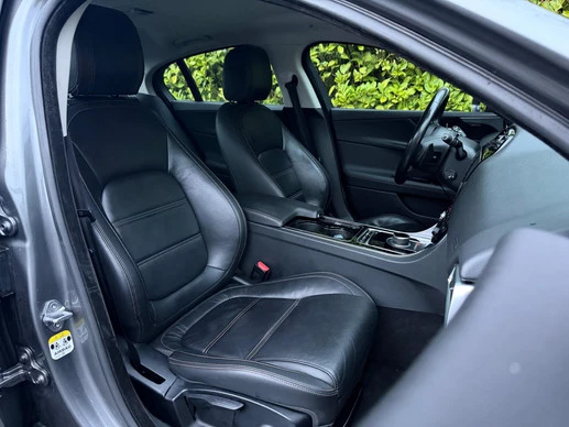 Jaguar XE - Afbeelding 10 van 22