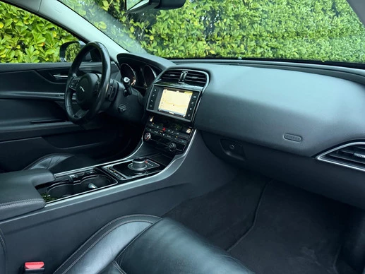 Jaguar XE - Afbeelding 11 van 22
