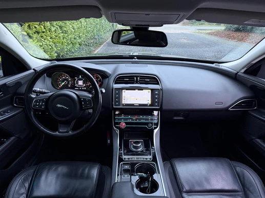 Jaguar XE - Afbeelding 12 van 22