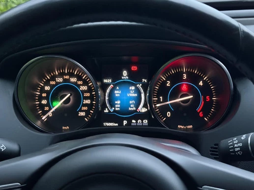 Jaguar XE - Afbeelding 14 van 22