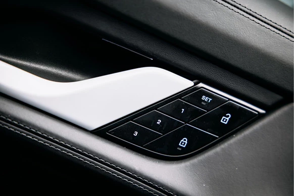 Porsche Taycan - Afbeelding 22 van 30