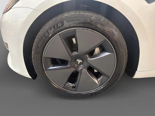 Tesla Model 3 - Afbeelding 17 van 29