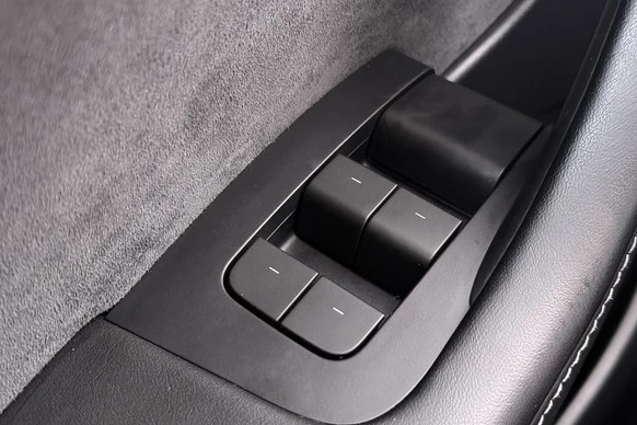 Tesla Model Y - Afbeelding 18 van 28