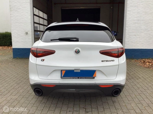 Alfa Romeo Stelvio - Afbeelding 8 van 23