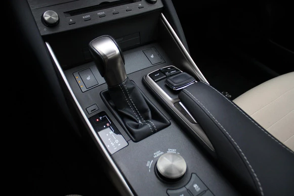 Lexus IS - Afbeelding 17 van 30