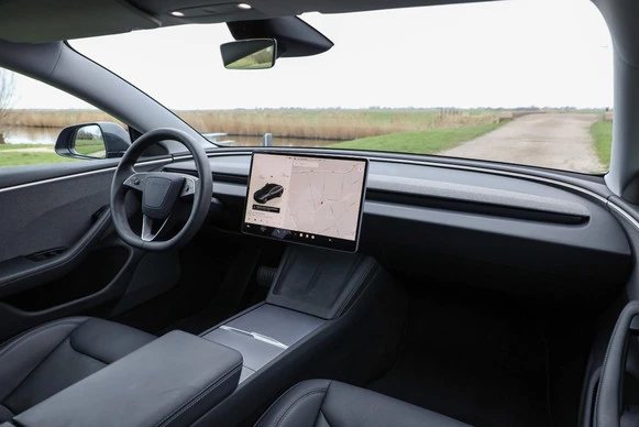 Tesla Model 3 - Afbeelding 8 van 30