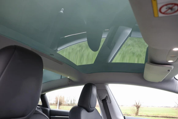 Tesla Model 3 - Afbeelding 9 van 30