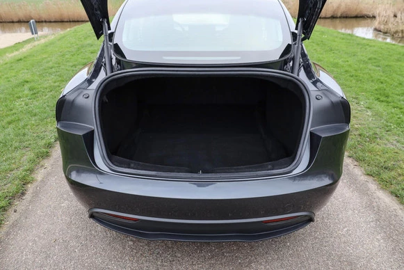 Tesla Model 3 - Afbeelding 18 van 30