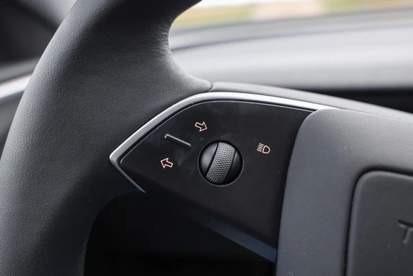 Tesla Model 3 - Afbeelding 21 van 30