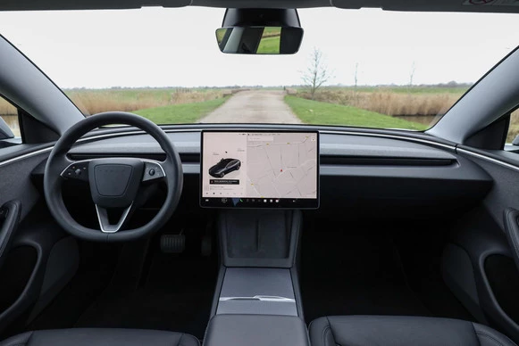 Tesla Model 3 - Afbeelding 25 van 30