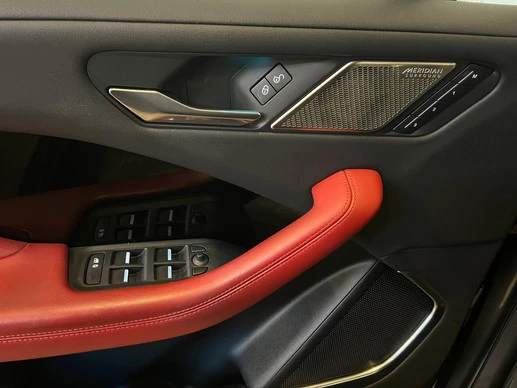 Jaguar I-PACE - Afbeelding 27 van 30