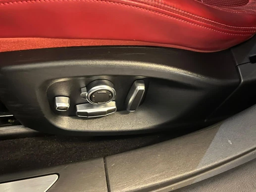 Jaguar I-PACE - Afbeelding 28 van 30