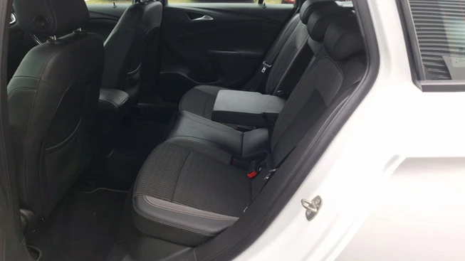 Opel Astra - Afbeelding 14 van 28