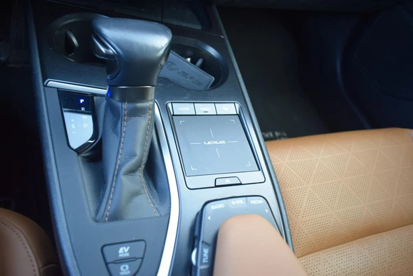 Lexus UX - Afbeelding 17 van 30