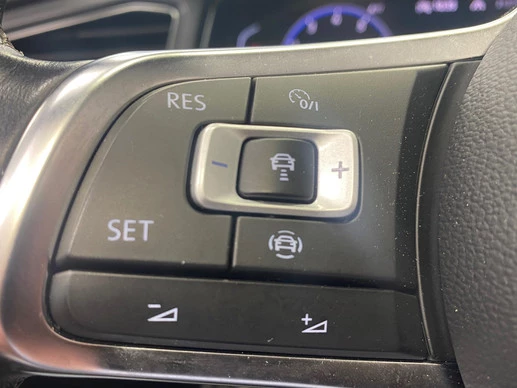 Volkswagen T-Roc - Afbeelding 28 van 30