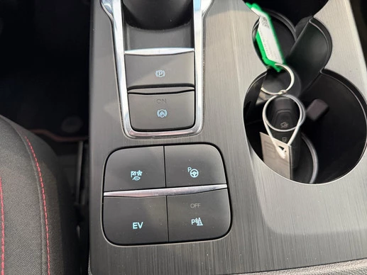 Ford Kuga - Afbeelding 28 van 30