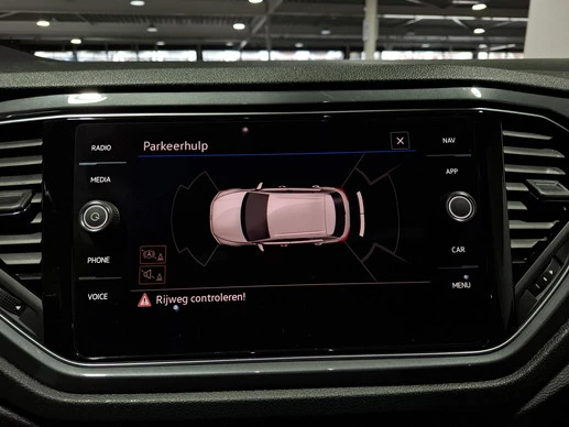 Volkswagen T-Roc - Afbeelding 28 van 30