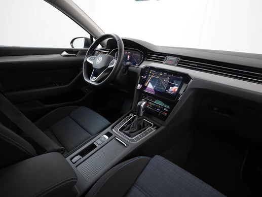 Volkswagen Passat - Afbeelding 2 van 30