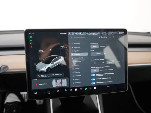 Tesla Model 3 - Afbeelding 23 van 30