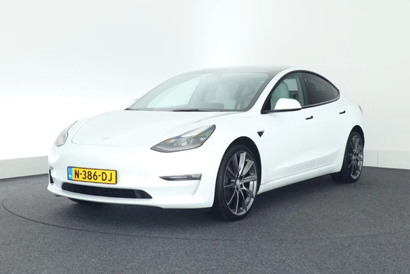 Tesla Model 3 - Afbeelding 1 van 30
