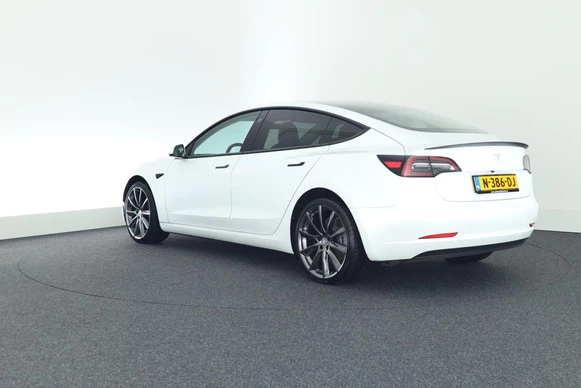 Tesla Model 3 - Afbeelding 9 van 30