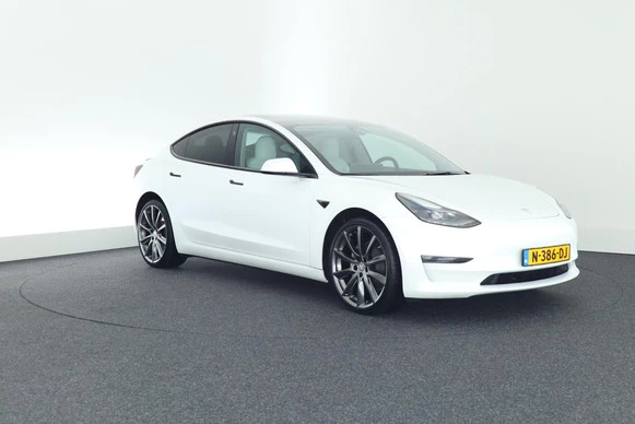 Tesla Model 3 - Afbeelding 12 van 30
