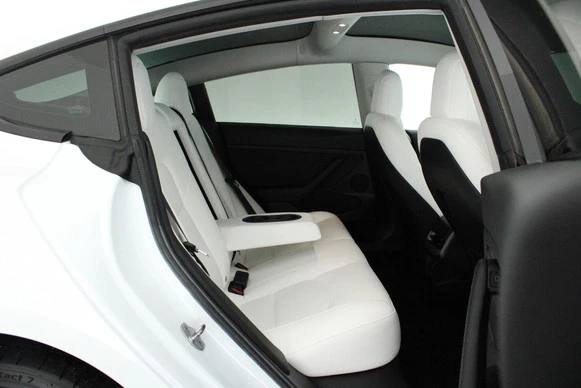 Tesla Model 3 - Afbeelding 13 van 30