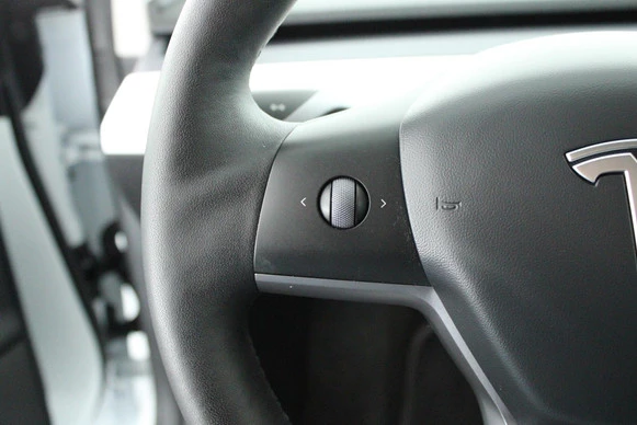 Tesla Model 3 - Afbeelding 17 van 30