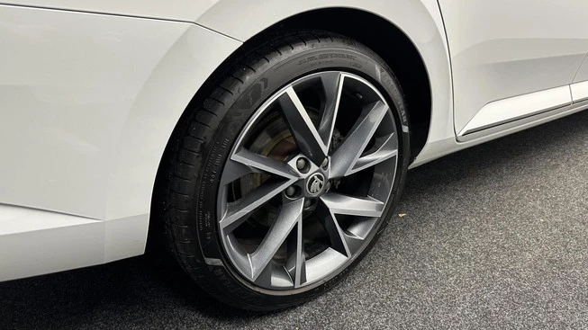 Škoda Superb - Afbeelding 17 van 30