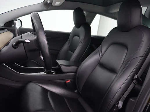 Tesla Model 3 - Afbeelding 5 van 30