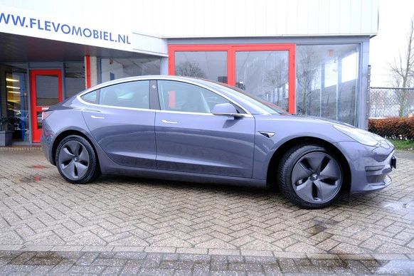 Tesla Model 3 - Afbeelding 4 van 30
