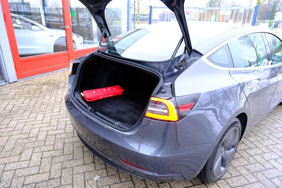 Tesla Model 3 - Afbeelding 9 van 30