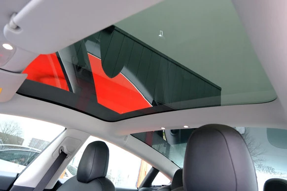 Tesla Model 3 - Afbeelding 26 van 30