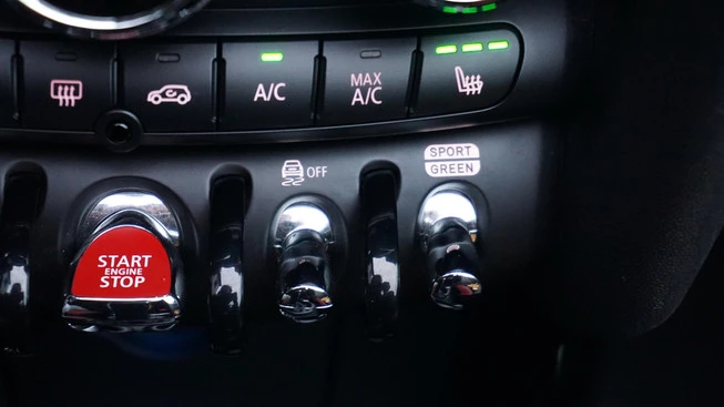 MINI Cooper S Cabrio - Afbeelding 28 van 30