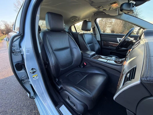 Jaguar XF - Afbeelding 2 van 30