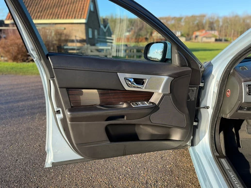 Jaguar XF - Afbeelding 17 van 30