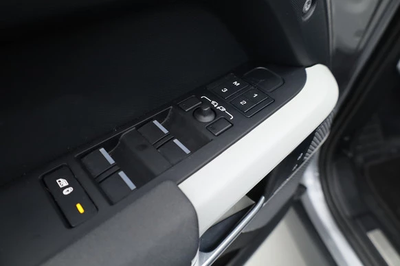 Land Rover Defender - Afbeelding 7 van 30