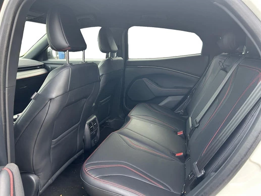 Ford Mustang Mach-E - Afbeelding 11 van 28