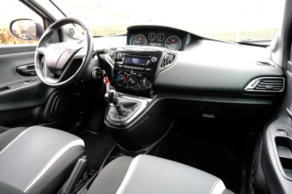 Lancia Ypsilon - Afbeelding 5 van 26