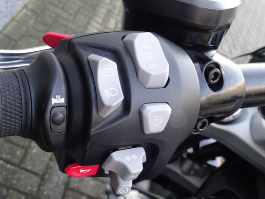 Triumph Rocket 3 - Afbeelding 12 van 20