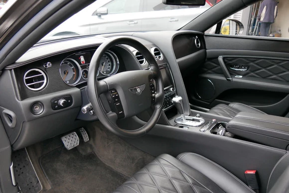 Bentley Flying Spur - Afbeelding 13 van 30