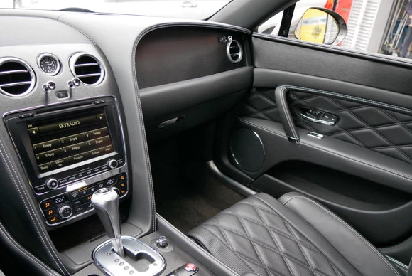 Bentley Flying Spur - Afbeelding 26 van 30