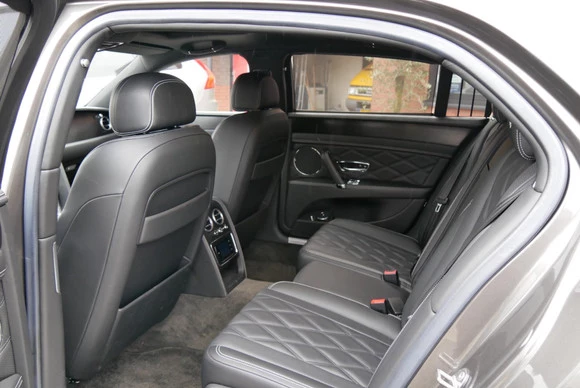 Bentley Flying Spur - Afbeelding 27 van 30
